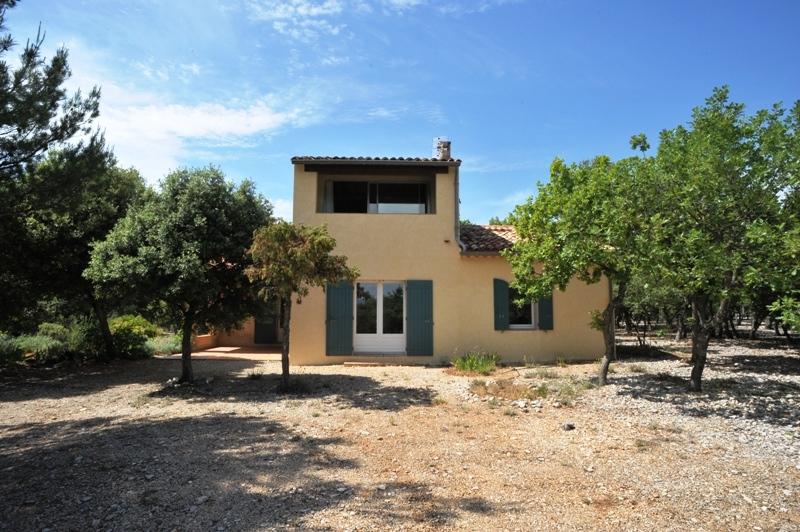 Provence, jolie villa à proximité d'un hameau traditionnel du Luberon